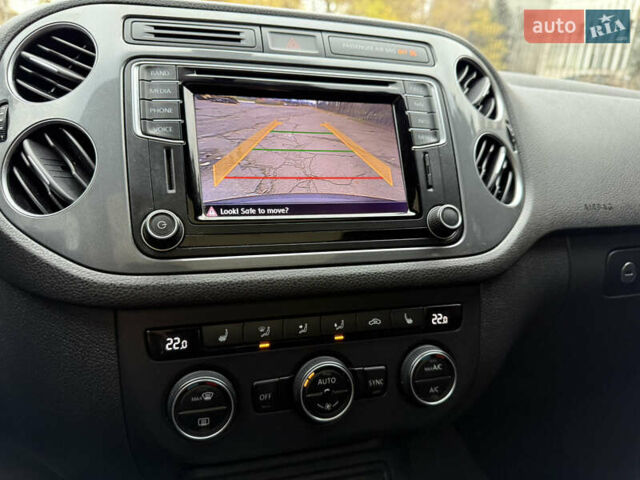 Серый Фольксваген Тигуан, объемом двигателя 2 л и пробегом 163 тыс. км за 15700 $, фото 58 на Automoto.ua