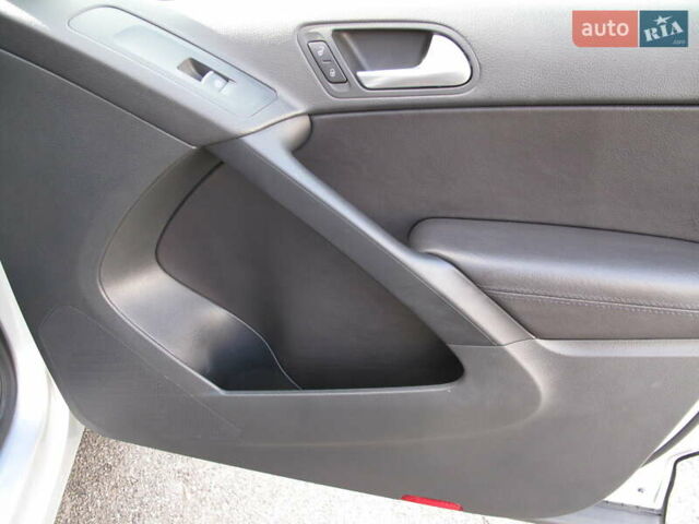 Серый Фольксваген Тигуан, объемом двигателя 2 л и пробегом 186 тыс. км за 14900 $, фото 58 на Automoto.ua