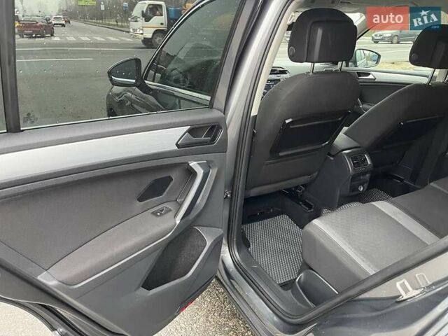 Серый Фольксваген Тигуан, объемом двигателя 1.98 л и пробегом 170 тыс. км за 18999 $, фото 15 на Automoto.ua