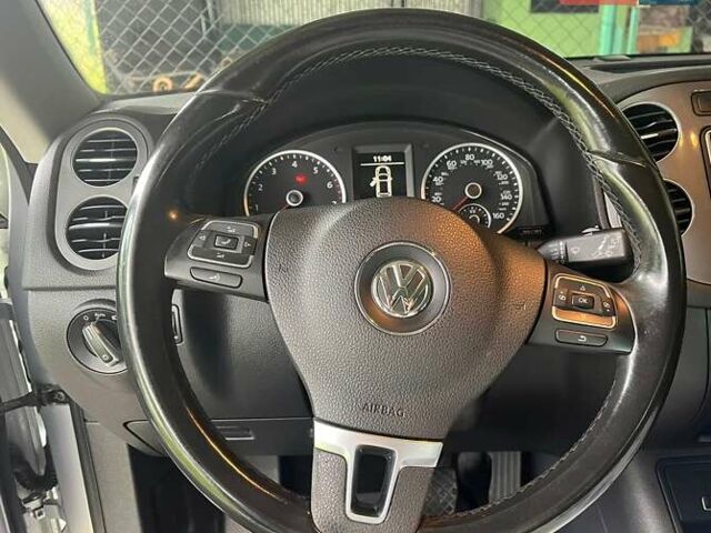 Сірий Фольксваген Тігуан, об'ємом двигуна 2 л та пробігом 204 тис. км за 13200 $, фото 17 на Automoto.ua