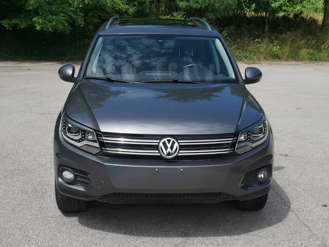 Серый Фольксваген Тигуан, объемом двигателя 2 л и пробегом 71 тыс. км за 7000 $, фото 1 на Automoto.ua