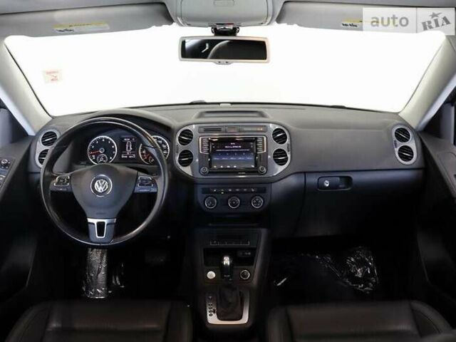 Серый Фольксваген Тигуан, объемом двигателя 2 л и пробегом 129 тыс. км за 3000 $, фото 12 на Automoto.ua