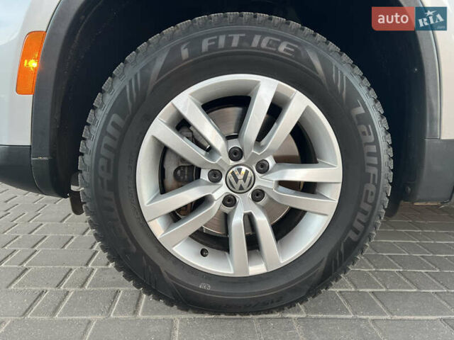 Сірий Фольксваген Тігуан, об'ємом двигуна 1.98 л та пробігом 128 тис. км за 14699 $, фото 19 на Automoto.ua