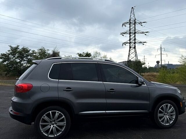 Серый Фольксваген Тигуан, объемом двигателя 2 л и пробегом 188 тыс. км за 13500 $, фото 1 на Automoto.ua