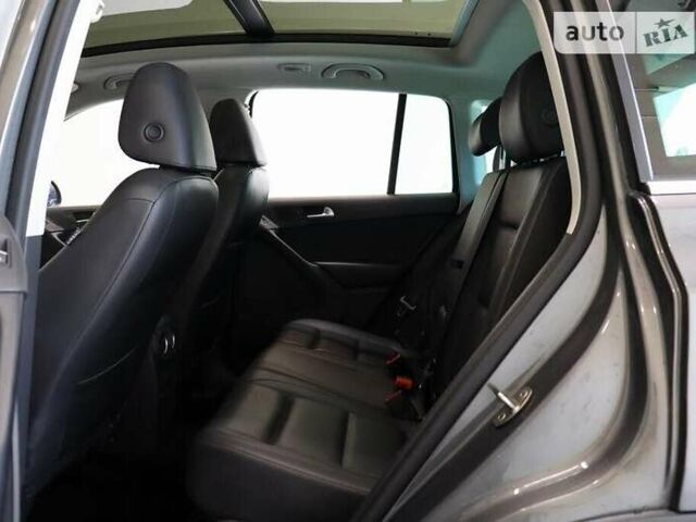 Серый Фольксваген Тигуан, объемом двигателя 2 л и пробегом 129 тыс. км за 3000 $, фото 20 на Automoto.ua