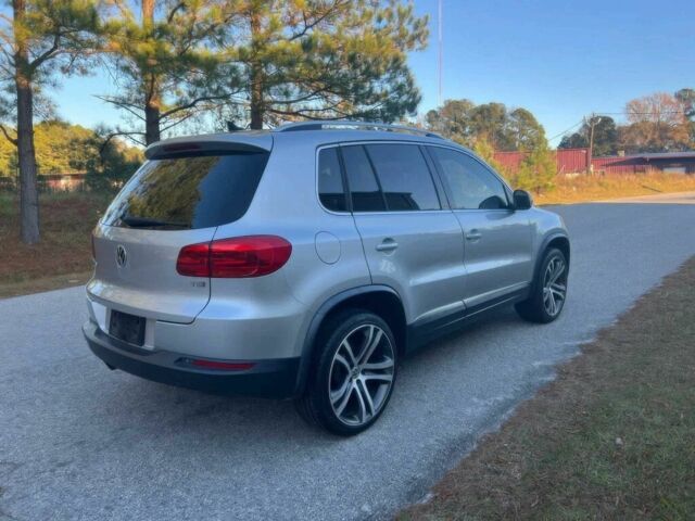 Серый Фольксваген Тигуан, объемом двигателя 2 л и пробегом 78 тыс. км за 4600 $, фото 6 на Automoto.ua