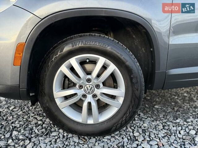 Серый Фольксваген Тигуан, объемом двигателя 2 л и пробегом 135 тыс. км за 11950 $, фото 24 на Automoto.ua