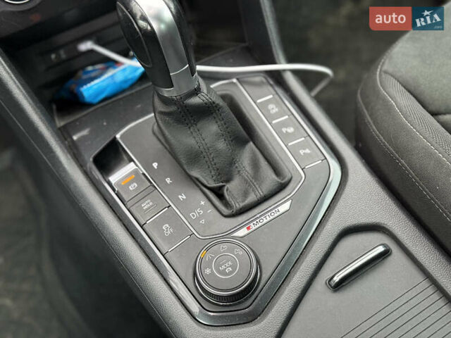 Сірий Фольксваген Тігуан, об'ємом двигуна 1.97 л та пробігом 149 тис. км за 23000 $, фото 1 на Automoto.ua