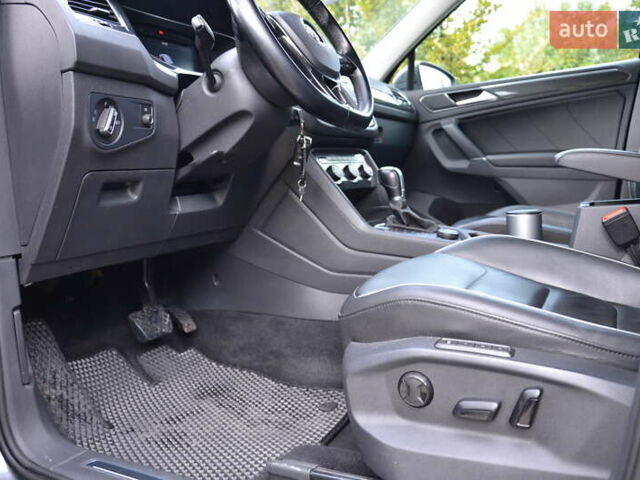 Серый Фольксваген Тигуан, объемом двигателя 2 л и пробегом 245 тыс. км за 26999 $, фото 29 на Automoto.ua