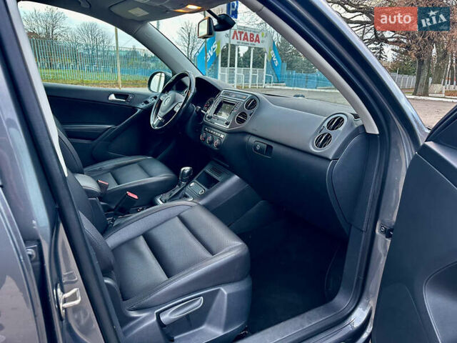 Сірий Фольксваген Тігуан, об'ємом двигуна 2 л та пробігом 150 тис. км за 12300 $, фото 23 на Automoto.ua