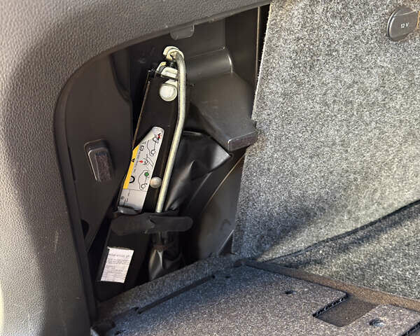 Серый Фольксваген Тигуан, объемом двигателя 1.98 л и пробегом 142 тыс. км за 12800 $, фото 11 на Automoto.ua