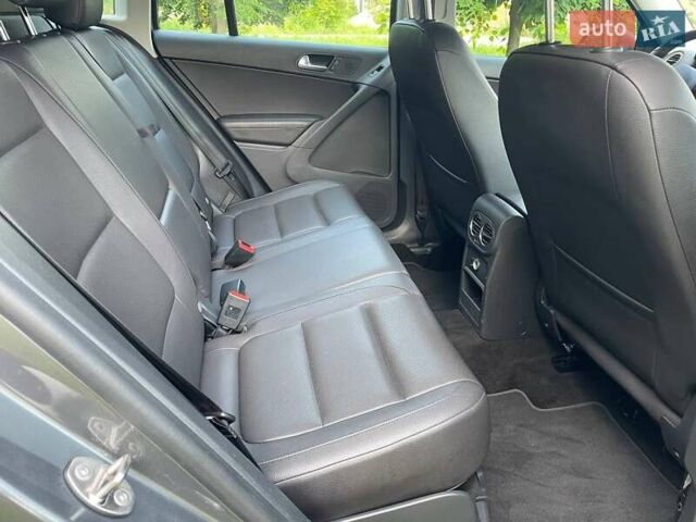 Сірий Фольксваген Тігуан, об'ємом двигуна 2 л та пробігом 133 тис. км за 13499 $, фото 23 на Automoto.ua