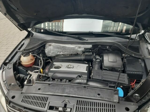 Сірий Фольксваген Тігуан, об'ємом двигуна 2 л та пробігом 193 тис. км за 12999 $, фото 17 на Automoto.ua