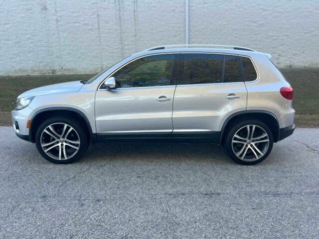 Серый Фольксваген Тигуан, объемом двигателя 2 л и пробегом 78 тыс. км за 4600 $, фото 3 на Automoto.ua