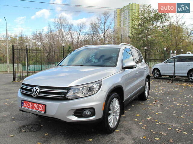 Серый Фольксваген Тигуан, объемом двигателя 2 л и пробегом 186 тыс. км за 14900 $, фото 1 на Automoto.ua