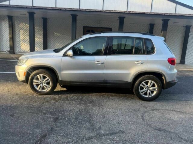 Сірий Фольксваген Тігуан, об'ємом двигуна 2 л та пробігом 71 тис. км за 7600 $, фото 4 на Automoto.ua