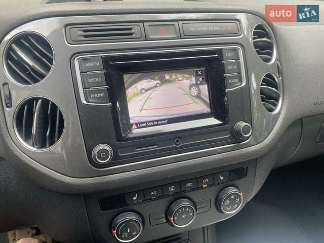 Серый Фольксваген Тигуан, объемом двигателя 2 л и пробегом 95 тыс. км за 14976 $, фото 15 на Automoto.ua