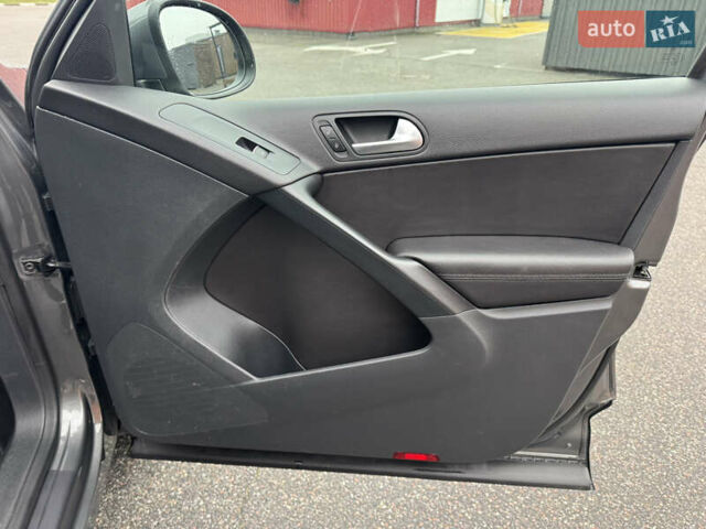 Серый Фольксваген Тигуан, объемом двигателя 2 л и пробегом 106 тыс. км за 15300 $, фото 12 на Automoto.ua