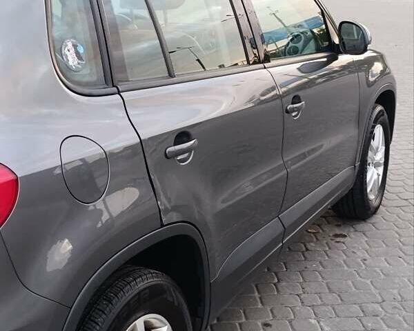 Сірий Фольксваген Тігуан, об'ємом двигуна 2 л та пробігом 205 тис. км за 12200 $, фото 12 на Automoto.ua