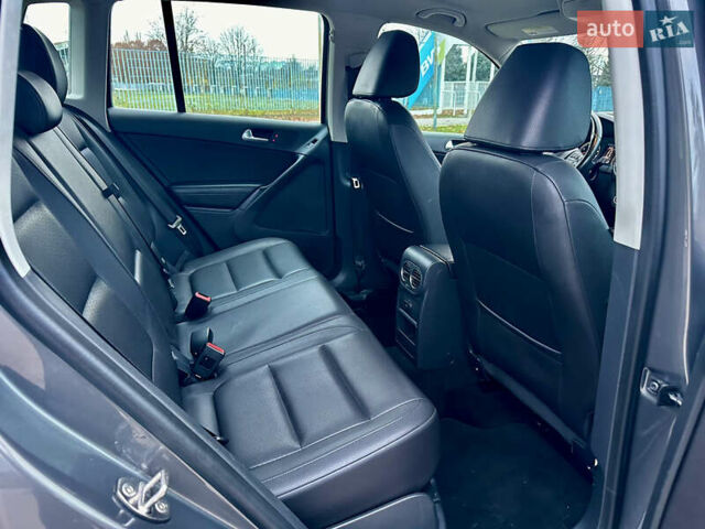 Сірий Фольксваген Тігуан, об'ємом двигуна 2 л та пробігом 150 тис. км за 12300 $, фото 26 на Automoto.ua