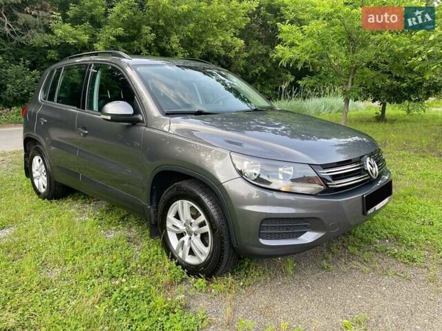 Сірий Фольксваген Тігуан, об'ємом двигуна 2 л та пробігом 133 тис. км за 13499 $, фото 8 на Automoto.ua