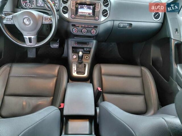 Серый Фольксваген Тигуан, объемом двигателя 1.98 л и пробегом 143 тыс. км за 12950 $, фото 22 на Automoto.ua