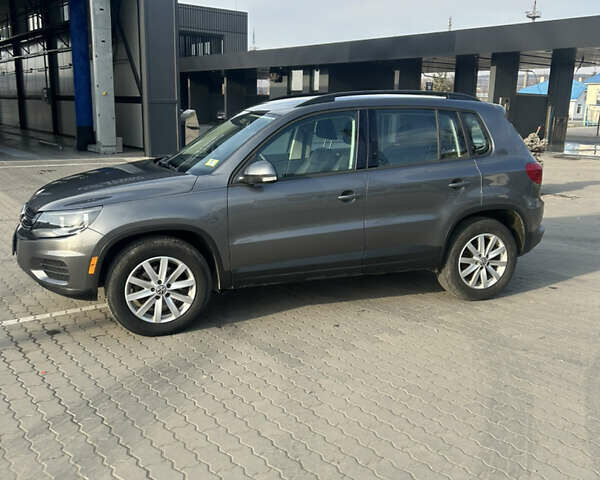 Сірий Фольксваген Тігуан, об'ємом двигуна 1.98 л та пробігом 120 тис. км за 12800 $, фото 2 на Automoto.ua