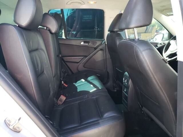 Сірий Фольксваген Тігуан, об'ємом двигуна 2 л та пробігом 120 тис. км за 7900 $, фото 10 на Automoto.ua