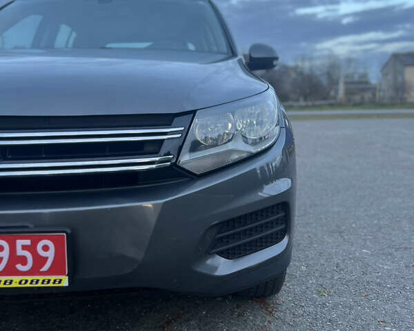 Серый Фольксваген Тигуан, объемом двигателя 2 л и пробегом 220 тыс. км за 12350 $, фото 6 на Automoto.ua