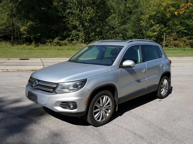 Сірий Фольксваген Тігуан, об'ємом двигуна 2 л та пробігом 77 тис. км за 7800 $, фото 2 на Automoto.ua
