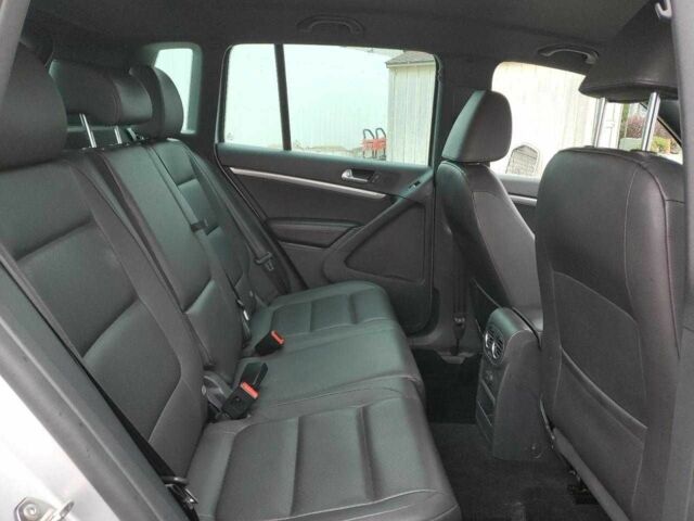 Сірий Фольксваген Тігуан, об'ємом двигуна 2 л та пробігом 126 тис. км за 3000 $, фото 7 на Automoto.ua