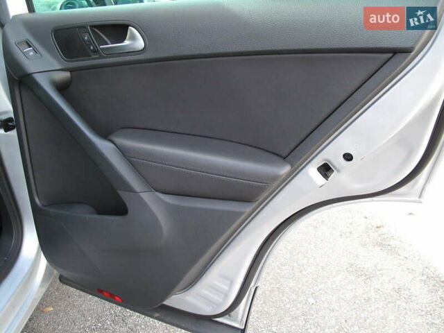 Серый Фольксваген Тигуан, объемом двигателя 2 л и пробегом 186 тыс. км за 14900 $, фото 66 на Automoto.ua