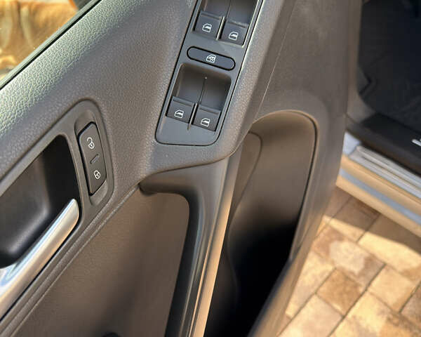 Серый Фольксваген Тигуан, объемом двигателя 1.98 л и пробегом 142 тыс. км за 12800 $, фото 27 на Automoto.ua