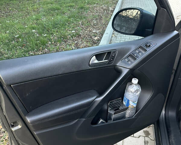 Сірий Фольксваген Тігуан, об'ємом двигуна 1.98 л та пробігом 68 тис. км за 13600 $, фото 16 на Automoto.ua