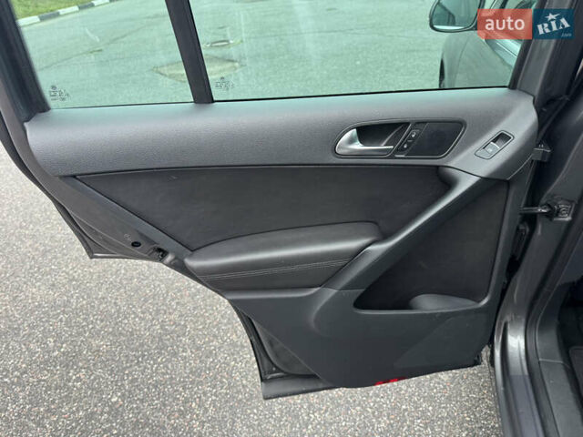 Серый Фольксваген Тигуан, объемом двигателя 2 л и пробегом 106 тыс. км за 15300 $, фото 18 на Automoto.ua