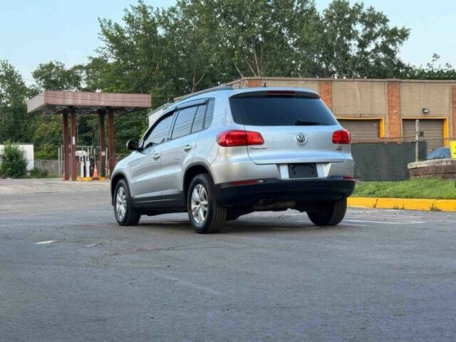 Серый Фольксваген Тигуан, объемом двигателя 2 л и пробегом 74 тыс. км за 7000 $, фото 6 на Automoto.ua