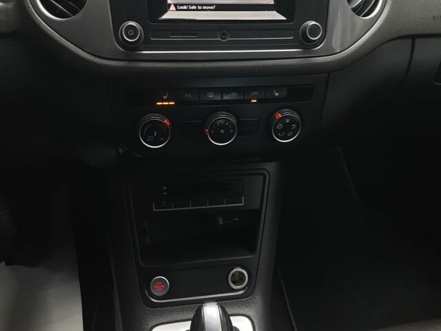 Сірий Фольксваген Тігуан, об'ємом двигуна 2 л та пробігом 193 тис. км за 12999 $, фото 12 на Automoto.ua