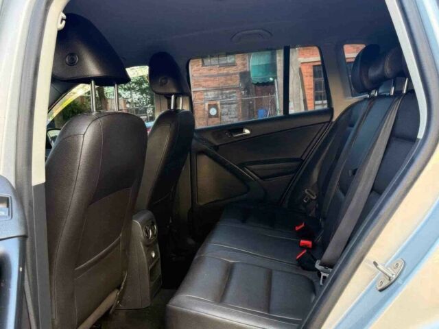 Серый Фольксваген Тигуан, объемом двигателя 2 л и пробегом 74 тыс. км за 7000 $, фото 10 на Automoto.ua