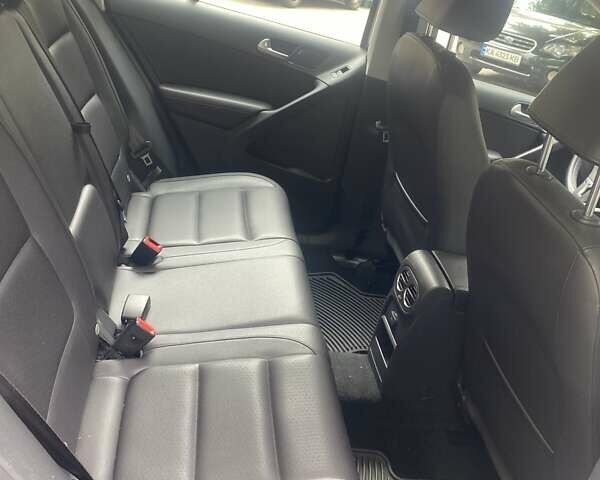 Серый Фольксваген Тигуан, объемом двигателя 2 л и пробегом 95 тыс. км за 14976 $, фото 14 на Automoto.ua