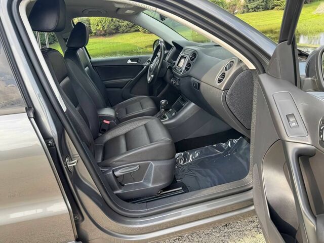 Серый Фольксваген Тигуан, объемом двигателя 2 л и пробегом 74 тыс. км за 7900 $, фото 11 на Automoto.ua