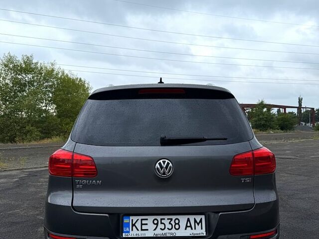 Серый Фольксваген Тигуан, объемом двигателя 2 л и пробегом 188 тыс. км за 13500 $, фото 3 на Automoto.ua