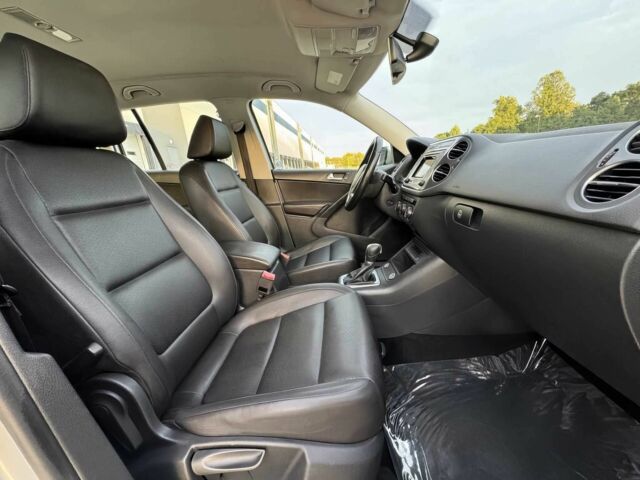 Сірий Фольксваген Тігуан, об'ємом двигуна 2 л та пробігом 70 тис. км за 3000 $, фото 8 на Automoto.ua