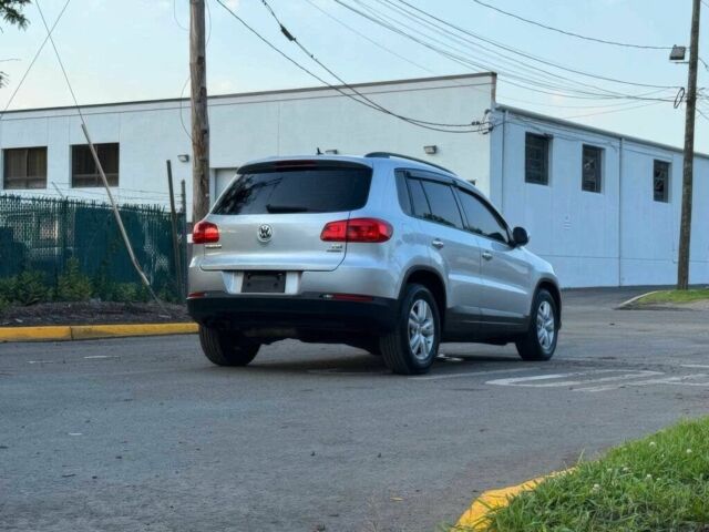 Серый Фольксваген Тигуан, объемом двигателя 2 л и пробегом 74 тыс. км за 7000 $, фото 4 на Automoto.ua