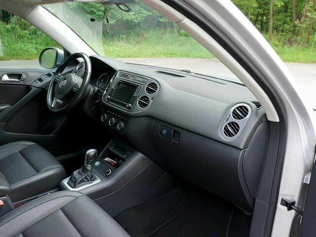 Серый Фольксваген Тигуан, объемом двигателя 2 л и пробегом 77 тыс. км за 8900 $, фото 12 на Automoto.ua