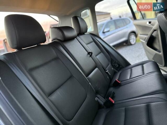 Серый Фольксваген Тигуан, объемом двигателя 2 л и пробегом 135 тыс. км за 11950 $, фото 79 на Automoto.ua