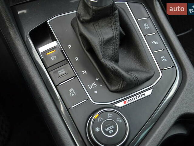 Серый Фольксваген Тигуан, объемом двигателя 2 л и пробегом 245 тыс. км за 26999 $, фото 24 на Automoto.ua