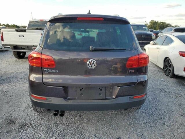 Сірий Фольксваген Тігуан, об'ємом двигуна 2 л та пробігом 147 тис. км за 2500 $, фото 5 на Automoto.ua