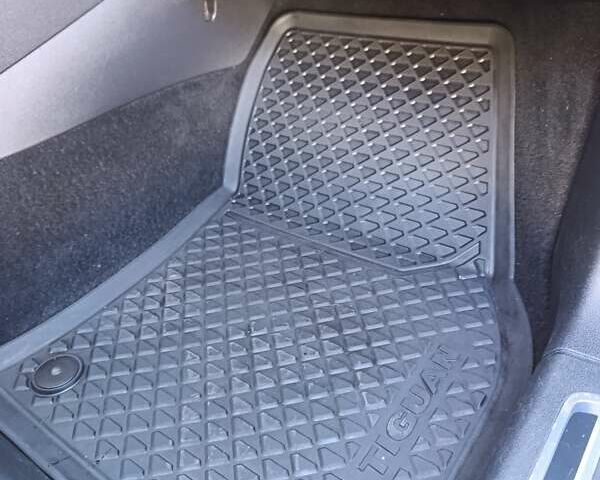 Сірий Фольксваген Тігуан, об'ємом двигуна 1.98 л та пробігом 298 тис. км за 23800 $, фото 54 на Automoto.ua