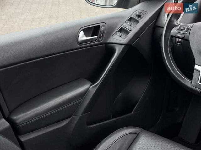 Серый Фольксваген Тигуан, объемом двигателя 2 л и пробегом 169 тыс. км за 12300 $, фото 27 на Automoto.ua