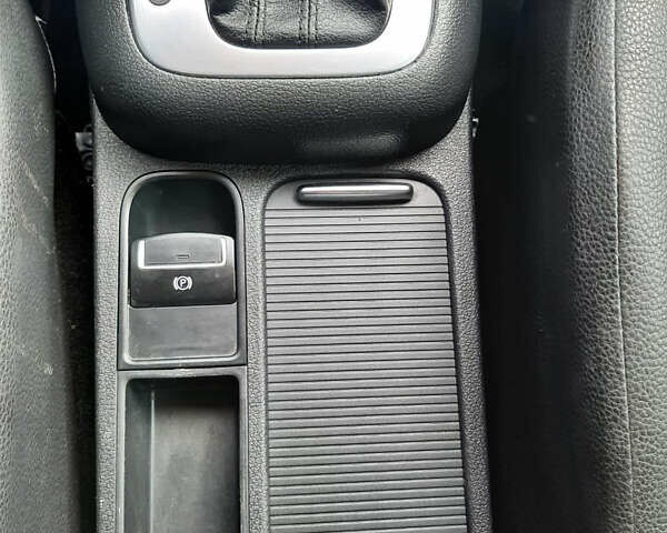 Сірий Фольксваген Тігуан, об'ємом двигуна 2 л та пробігом 206 тис. км за 12600 $, фото 12 на Automoto.ua